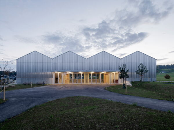 Sporthalle von soppelsa architekten