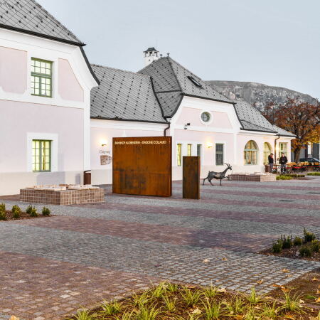 Bahnhofsplatz in Klobenstein-Ritten von Roland Baldi Architects