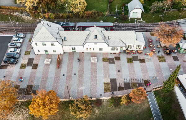 Bahnhofsplatz in Klobenstein-Ritten von Roland Baldi Architects
