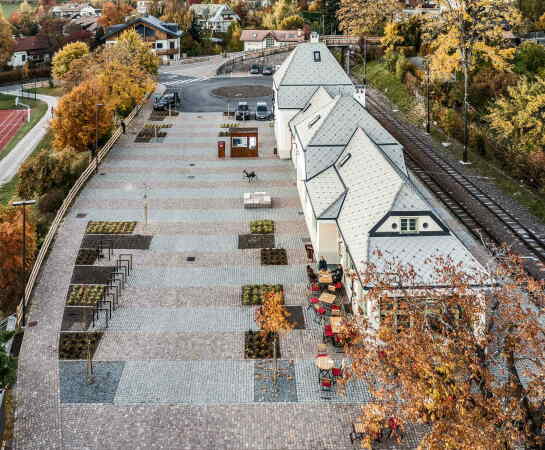 Bahnhofsplatz in Klobenstein-Ritten von Roland Baldi Architects