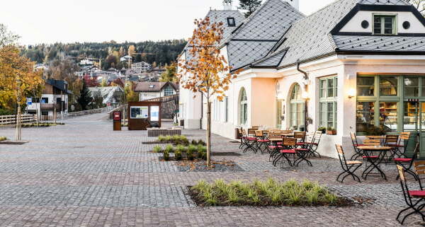 Bahnhofsplatz in Klobenstein-Ritten von Roland Baldi Architects