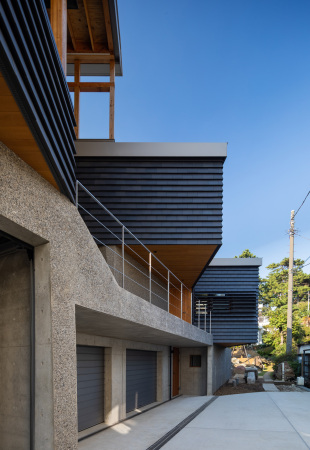 Galerie und Wohnhaus von Kompas Architects