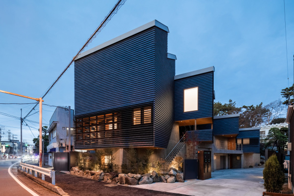 Galerie und Wohnhaus von Kompas Architects