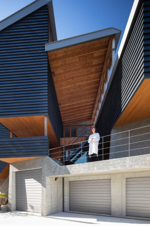 Galerie und Wohnhaus von Kompas Architects