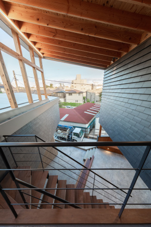 Galerie und Wohnhaus von Kompas Architects