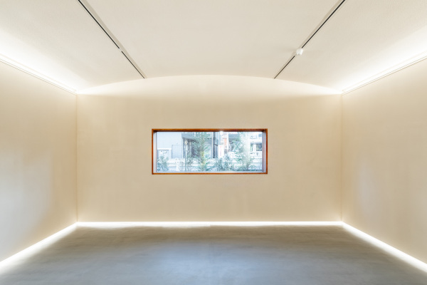 Galerie und Wohnhaus von Kompas Architects