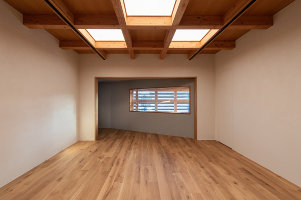 Galerie und Wohnhaus von Kompas Architects