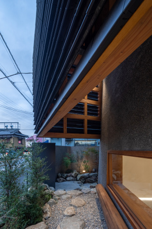 Galerie und Wohnhaus von Kompas Architects