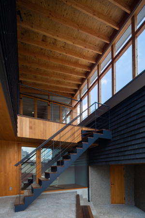 Galerie und Wohnhaus von Kompas Architects