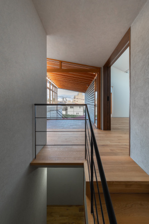 Galerie und Wohnhaus von Kompas Architects