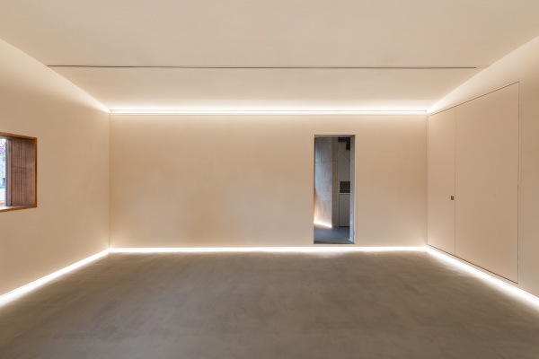 Galerie und Wohnhaus von Kompas Architects