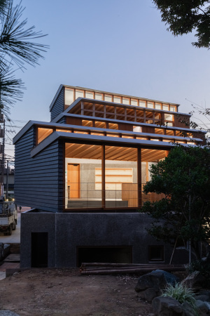 Galerie und Wohnhaus von Kompas Architects