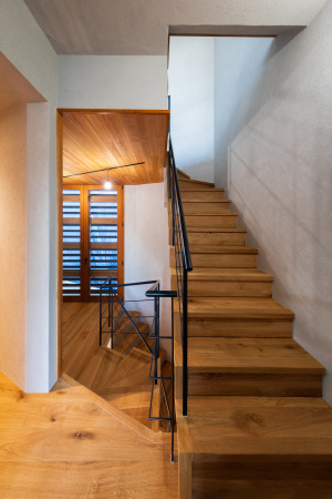 Galerie und Wohnhaus von Kompas Architects