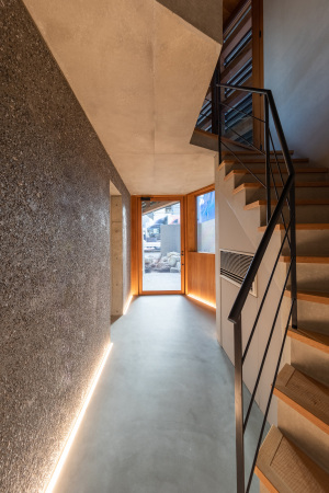 Galerie und Wohnhaus von Kompas Architects