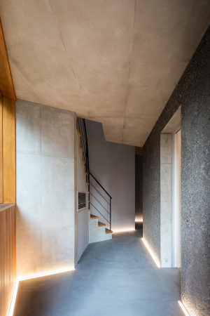 Galerie und Wohnhaus von Kompas Architects