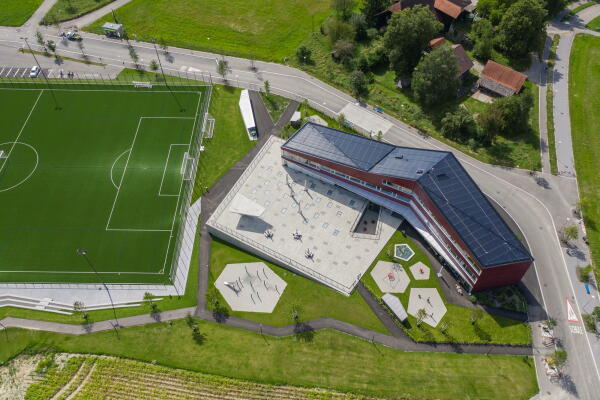 Schul- und Sportanlage bei Bern von Bning-Pfaue Kartmann Architekten
