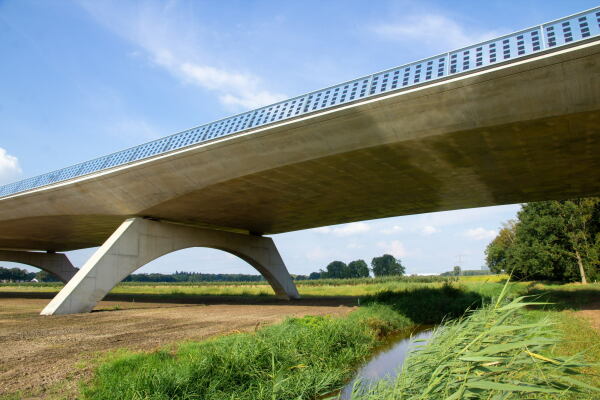 Trassenerneuerung und Brckenbau von Next Architects