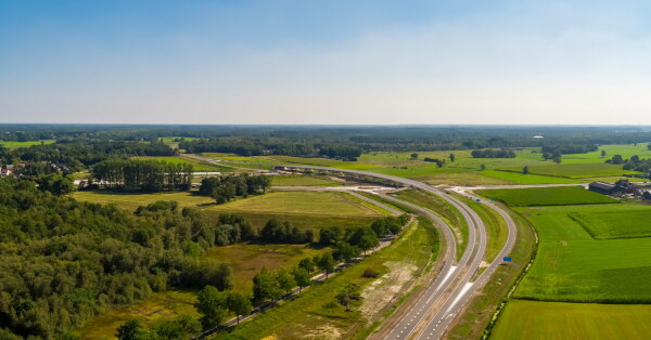 Trassenerneuerung und Brckenbau von Next Architects