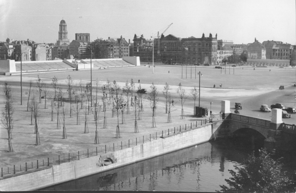 Nach Sprengung des Schlosses und Trümmerbeseitigung wurde das Areal zum Marx-Engels-Platz, 1951.