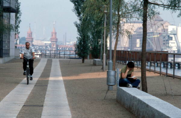 Uferpromenade an der Elsenbrcke in Berlin (1998)