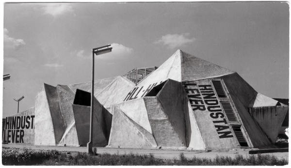 Der Hindustan Lever Ausstellungspavillon, Pragati Maidan in Neu-Delhi, 1961. Entwurf: Charles Correa und Mahendra Raj. Das Gebäude wurde abgerissen.