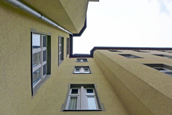 In den meisten Fllen ffnet sich das Berliner Zimmer nur mit einem Eck-Fenster zum Hinterhof.