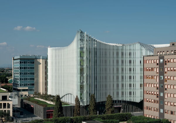 Klinik von Mario Cucinella Architects in Mailand