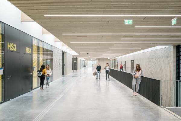 Sportfakultt in Mnchen von Dietrich Untertrifaller Architekten