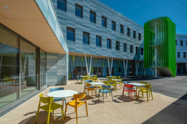 Schulbau in Gignac von Hellin-Sebbag Architectes