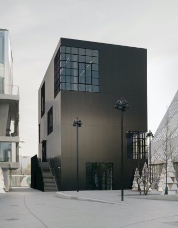 Zwei Ateliergebäude im Londoner Design District von Barozzi Veiga