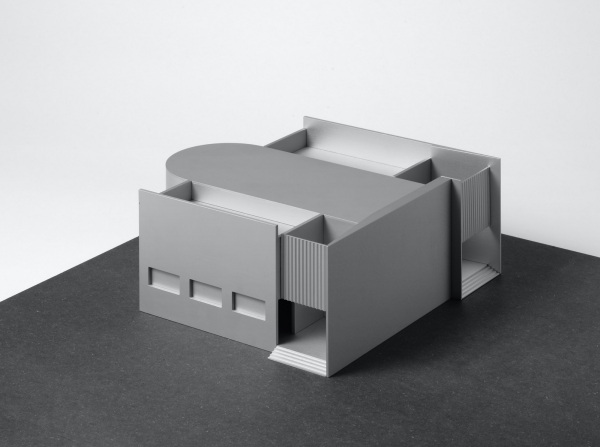 In Bezug zu diesem Entwurf hat der Knstler Liam Gillick 2009 sein Scale model for a building in a Public Garden entworfen.
