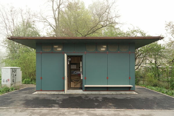 Toilettenhuschen in Weimar von Naumann Wasserkampf