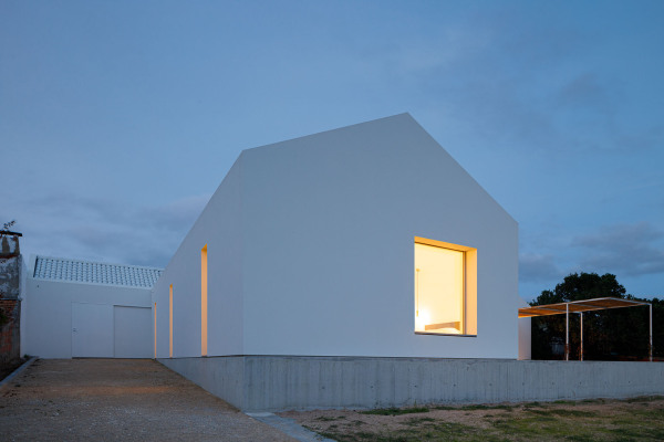 Wohnhaus in Portugal von NU.MA architects