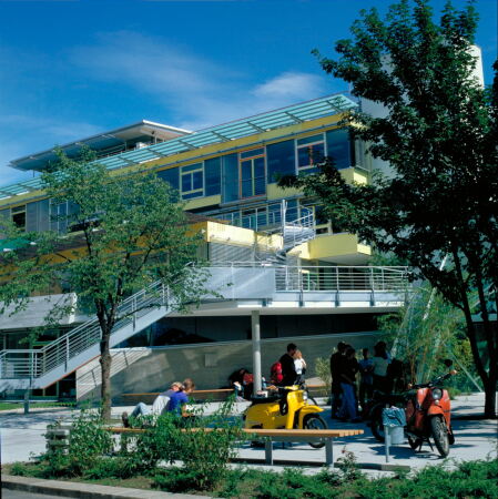 St. Benno-Gymnasium in Dresden von Behnisch & Behnisch, 199496