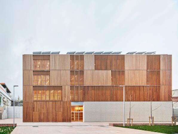 Gemeinschaftszentrum in Barcelona von Haz Arquitectura