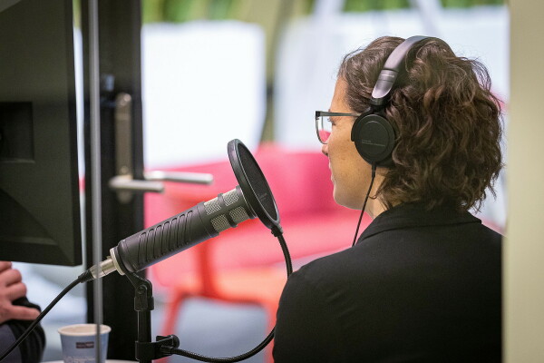 Zur Launchparty wurde live der erste Alumni-Podcast von baunetz Campus „Studiert um zu bauen?“ zusammen mit der Podcasterin Kerstin Kuhnekath aufgenommen.