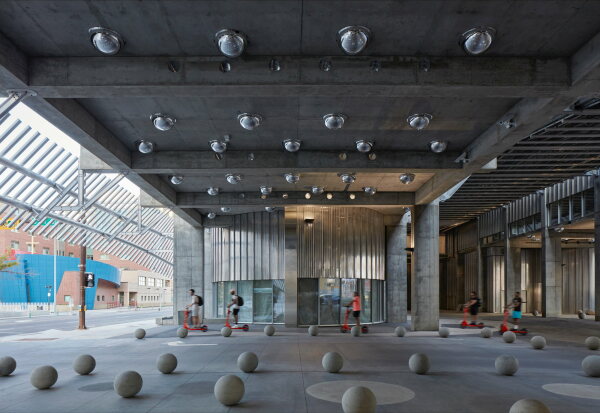 Flexibles Parkhaus in Calgary von Kasian und 5468796