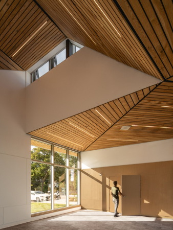 Gemeindezentrum in Pointe-Claire von ADHOC und Prisme