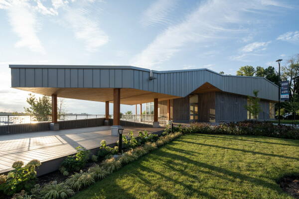 Gemeindezentrum in Pointe-Claire von ADHOC und Prisme