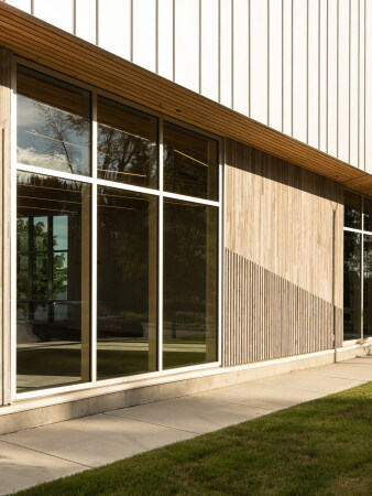 Gemeindezentrum in Pointe-Claire von ADHOC und Prisme