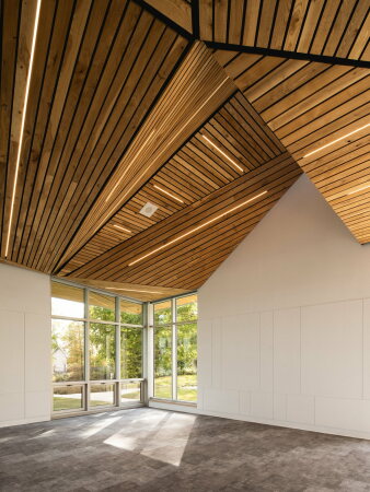 Gemeindezentrum in Pointe-Claire von ADHOC und Prisme