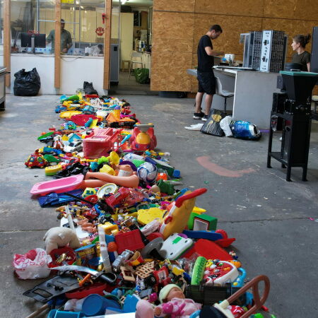 Awards / Shaping a circular industrial ecosystem and supporting life-cycle thinking / 1. Preis: Replay ist ein Lissaboner Projekt zum Recycling bzw. zur Reparatur der rund 30 Millionen Spielsachen, die j�hrlich in Portugal weggeworfen werden.