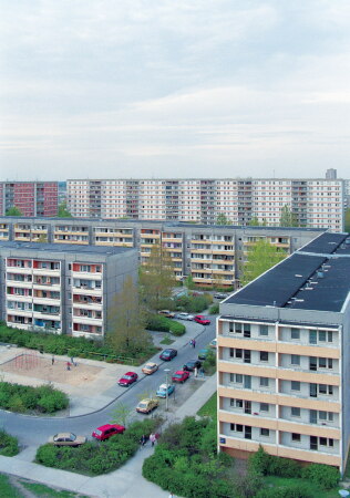 Wohngebäude der Serientypen WBS 70/5 (Vordergrund) und QP 71/10 (Hintergrund)