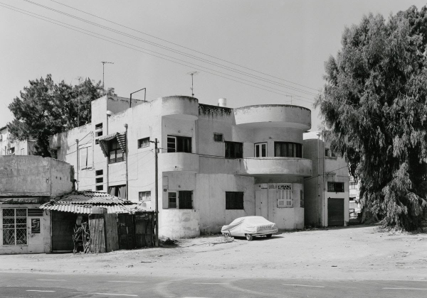 Irmel Kamp: Tel Aviv/House Paltsev (G. Sapoznikov [Sapani], 1935–36) Chazanovitch Street, 1989