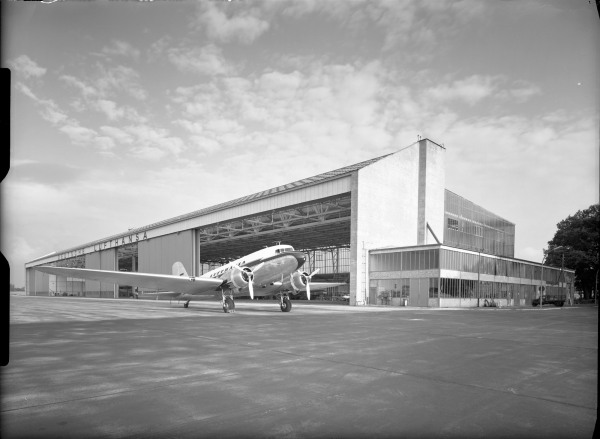 Halle 1/2 der Lufthansa-Werft des Bros Carl Spaeter und des Amts fr Ingenieurwesen (Konrad Havemann), 195355