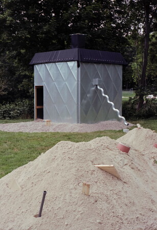 Insbesondere an tagtr�umende Kinder richtet sich au�erdem ein Spielplatz des Architecture Uncomfortable Workshop.