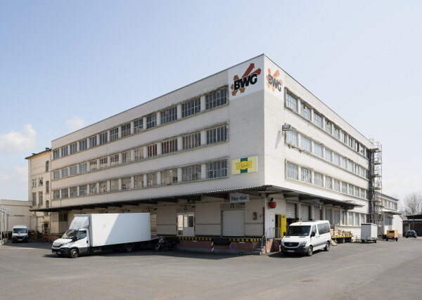 Von dort geht es wieder auf die andere Seite der Fulda, wo in der Hafenstrae unter anderem das Berliner *foundationClass*collective weitere Rume bespielt.