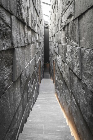 Die einlufige Treppe durchs Haus ...