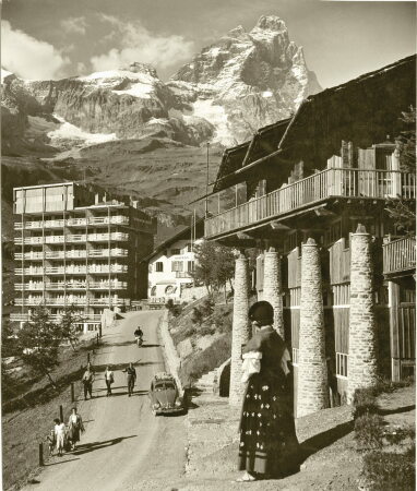 Casa del Sole auf der linken Seite und das Rifugio Pirovano, 1949-51 von Franco Albini auf der rechten Seite.