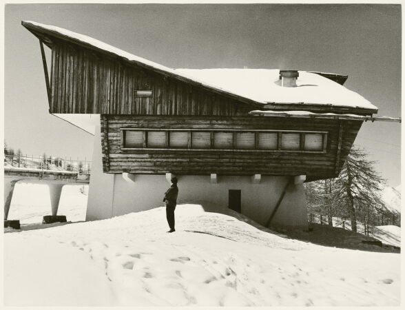 Stazione Lago Nero 1946-47, Sauze d'Oulx. Die Ostseite des Gebudes.